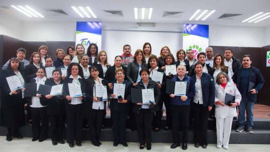 DIF Tamaulipas entrega reconocimientos a trabajadores