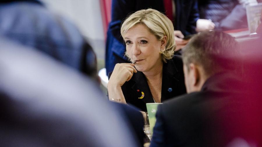 Acusan a Marine Le Pen por difundir fotos de EI