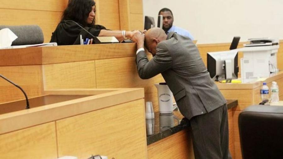 Declara corte de EU como inocente a hombre que pasó 27 años en prisión