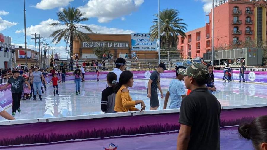 Familias disfrutan pista Reynosa Sobre Hielo