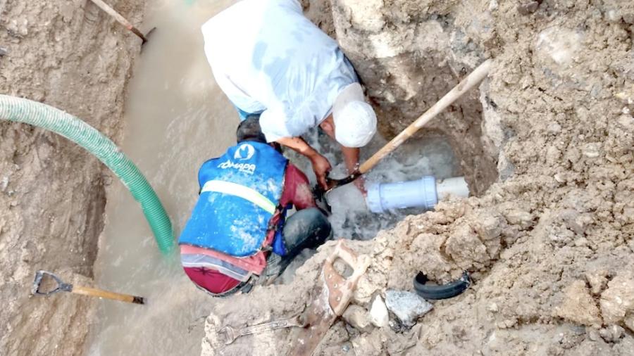 Concluye COMAPA reparación de ruptura de tubería en La Joya