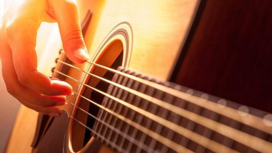 Ofrecen curso de guitarra para personas con discapacidad en CRI