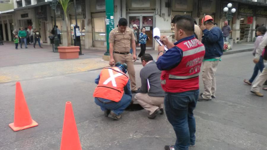 Supervisa Protección Civil registros y alcantarillas de la zona centro