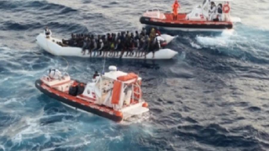 Al menos 100 inmigrantes desaparecidos en naufragio frente a Libia