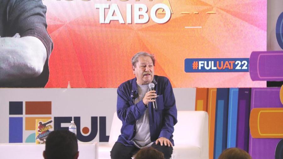 Destaca Paco Taibo II el &eacute;xito de la FUL UAT