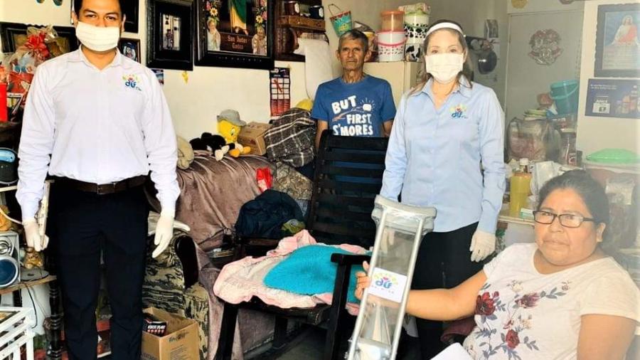 Entrega DIF Reynosa silla de ruedas y muletas