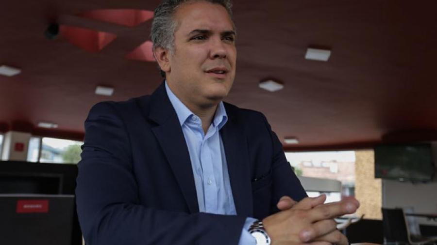 Iván Duque firma decreto para suspensión de porte de armas