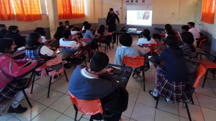 Previenen acoso cibernético y grooming en estudiantes de secundaria