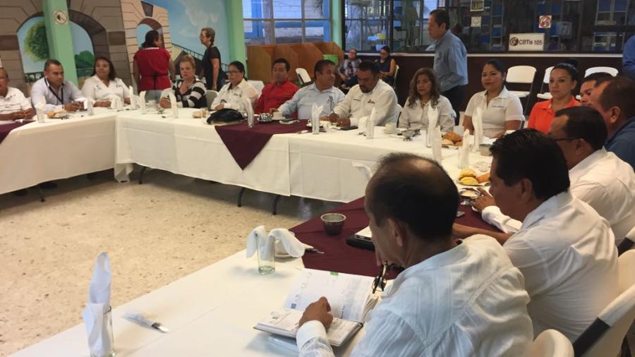 Empresas deben abrir oportunidades a egresados técnicos o universitarios