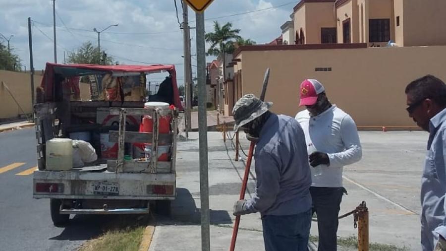 Instala Municipio luz y señalamiento preventivo en áreas escolares