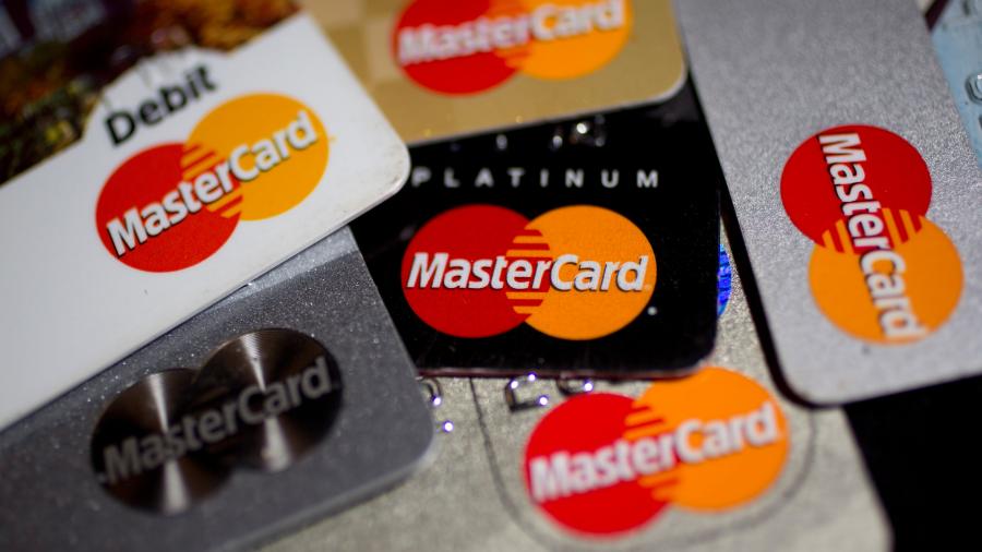 Mastercard permitirá que clientes transgénero usen el nombre que prefieran