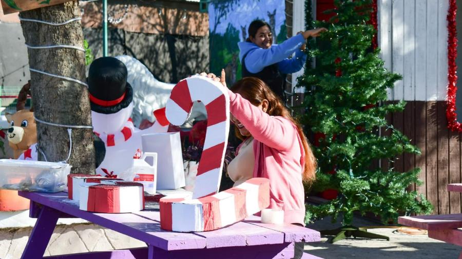 Afina Gobierno Municipal detalles para que familias disfruten de la navidad en el zoológico