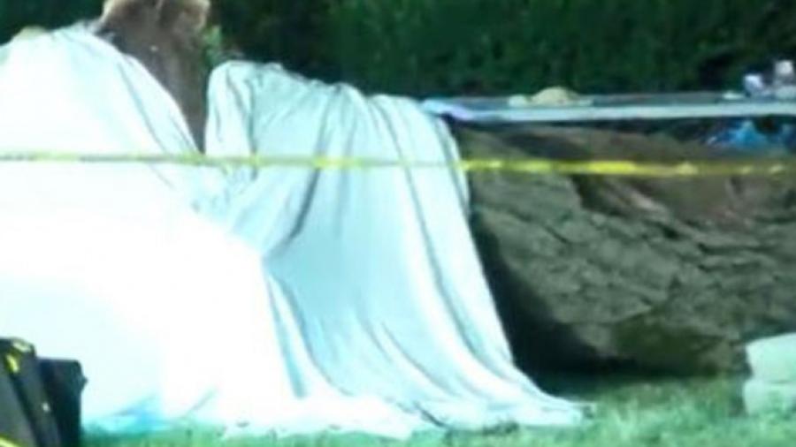 Dos personas mueren al caerles enorme rama