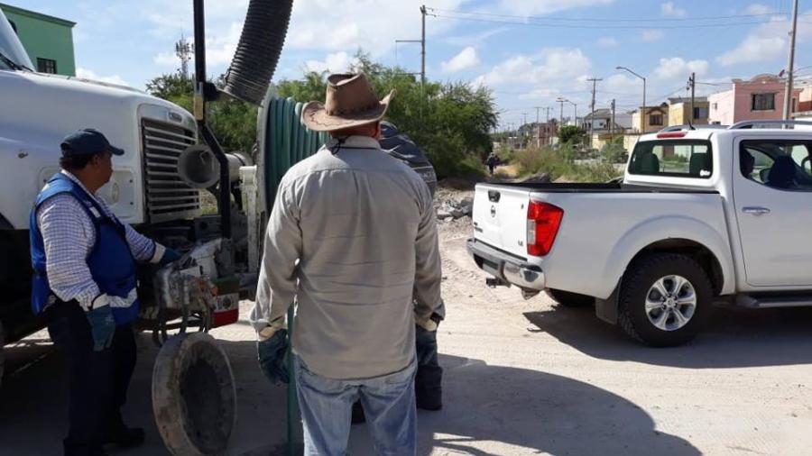 Comapa trabaja con equipo vactor