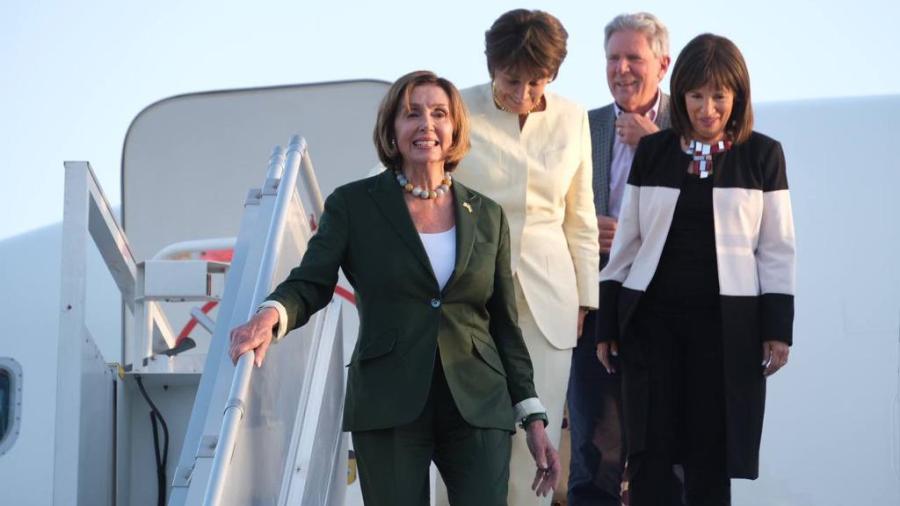 Nancy Pelosi llega a Armenia
