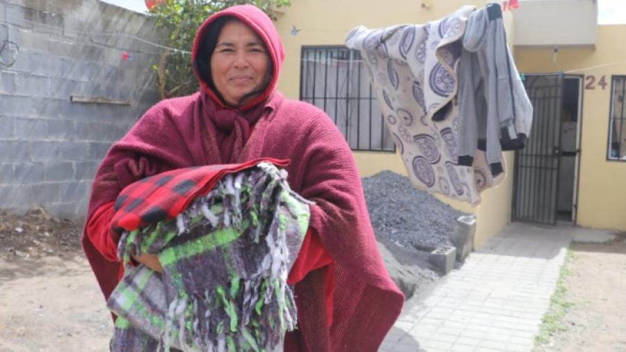Gobierno de Matamoros continúa con entrega cobertores para que familias mitiguen el frío