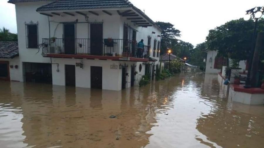 Permanece inundado Tapijulapa, único pueblo mágico de Veracruz 