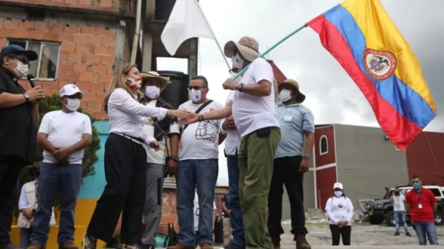 Retira EU a las FARC de su lista de organizaciones terroristas
