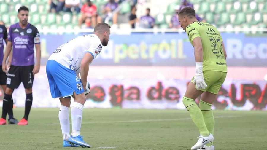 Mazatlán-Rayados; empatan y expulsan a dos