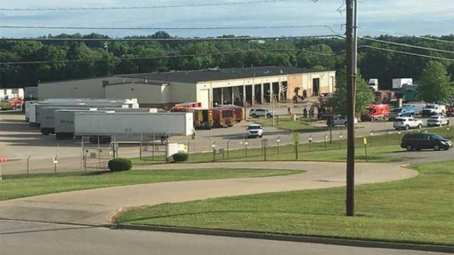 8 heridos tras explosión de vehículo frente a oficina de correos en EU