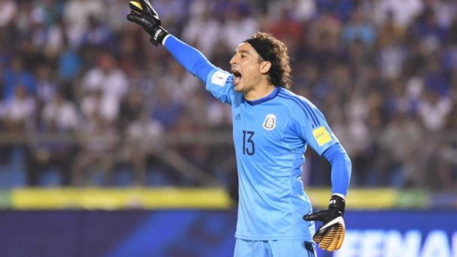 Guillermo Ochoa sufre esguince cervical tras juego vs Honduras