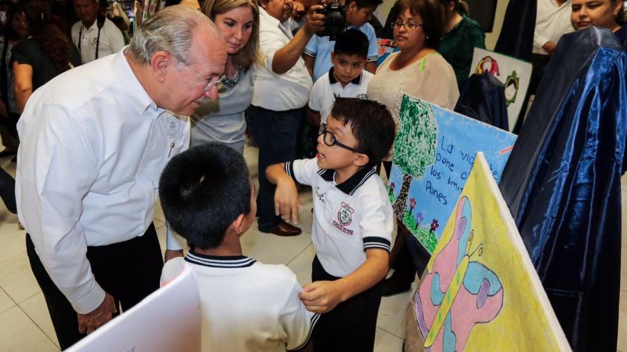 Chuchín convive con niños especiales de Matamoros