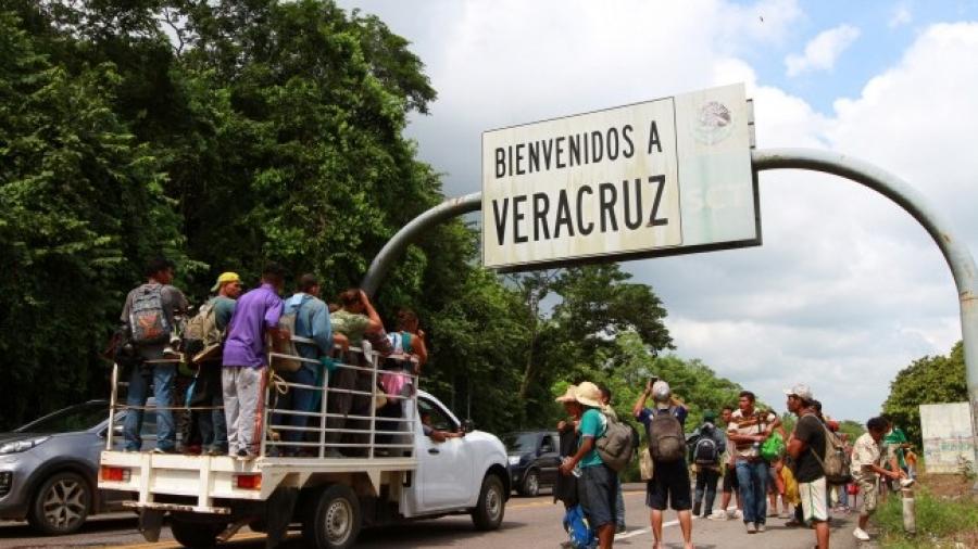 Caravana migrante avanza hacia la CDMX