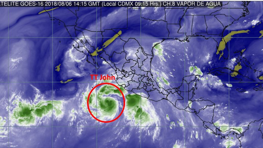 Tormenta tropical "John" continua en costas de Michoacán