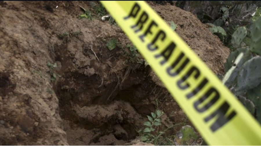 Hallan al menos 250 cuerpos en fosa de Santa Fe, Veracruz: Winckler