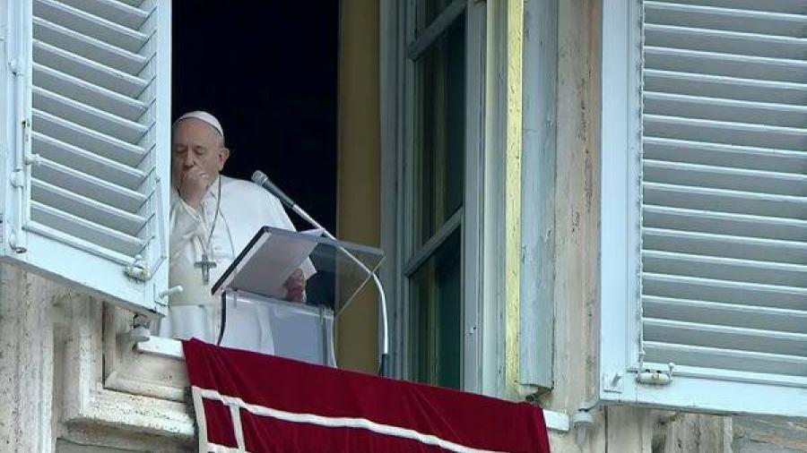 Papa Francisco reaparece en público luego de su enfermedad