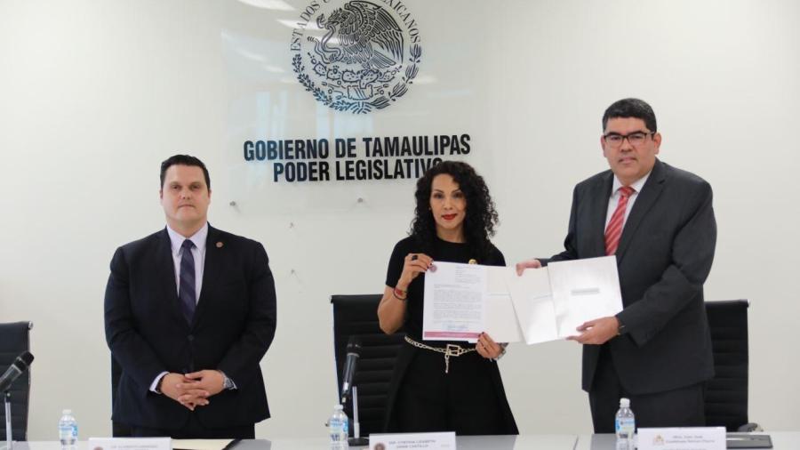 Entregan listas de candidatos a elección judicial