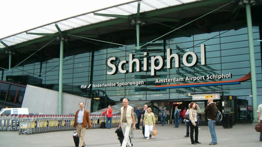 Detienen a hombre con un cuchillo en aeropuerto de Amsterdam