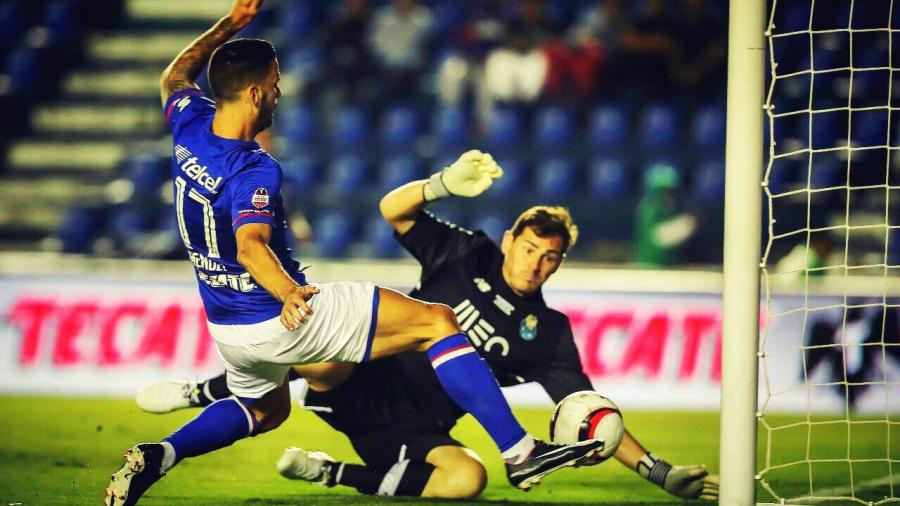 Cruz Azul levanta la Súper Copa Tecate derrotando al Porto en penales