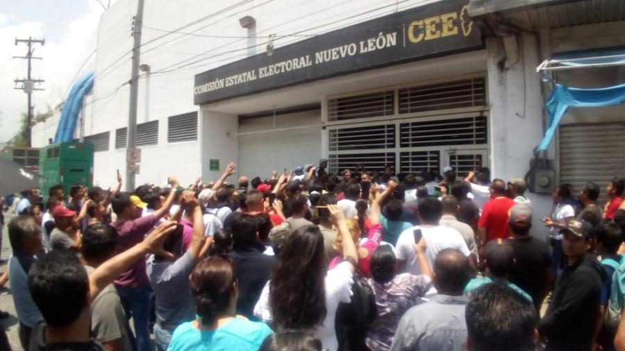 Por falta de boletas en casillas especiales, manifestaciones en Monterrey