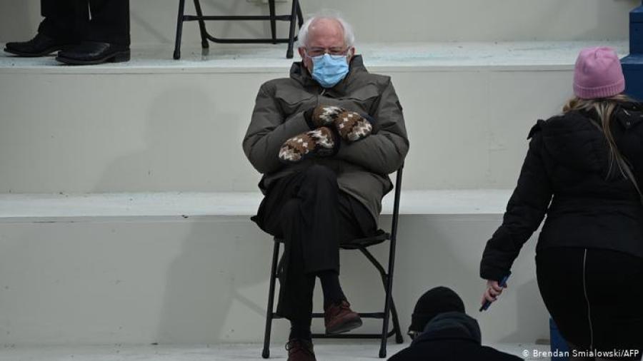 Bernie Sanders recauda millones de dólares para caridad mercancía de su meme viral