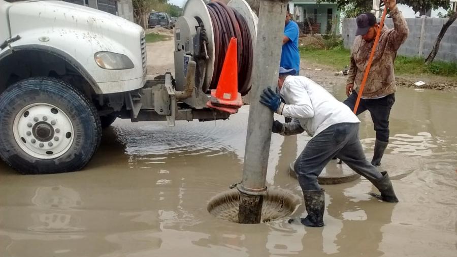 COMAPA sanea drenajes para erradicar encharcamientos