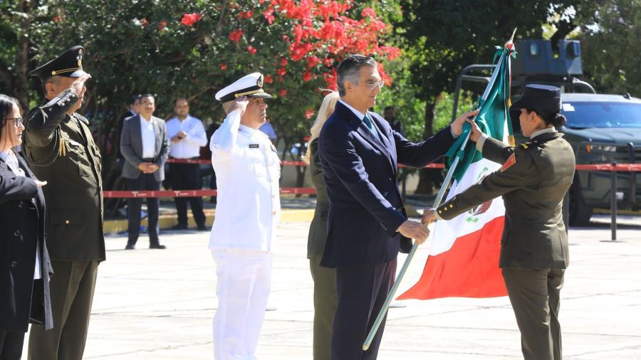 Preside gobernador Américo Villarreal ceremonia del Día de la Bandera