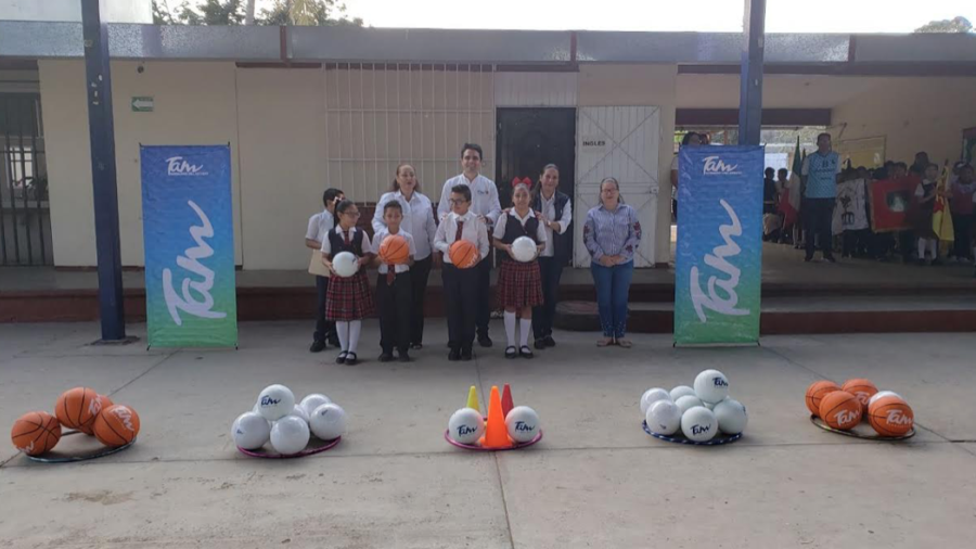 INDE entrega material deportivo a escuelas primarias de Ciudad Madero