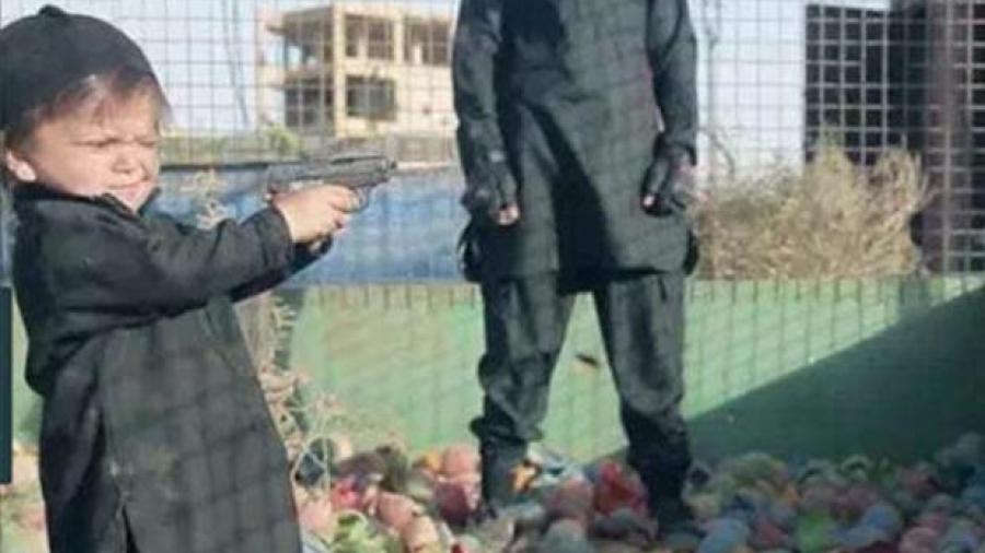 ISIS exhibe a niños cometiendo asesinatos en parque de diversiones