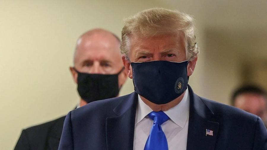Trump rompe aislamiento y regresa a la Oficina Oval