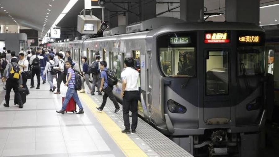 Reanudan servicios de transporte tras fuerte sismo en el norte de Japón