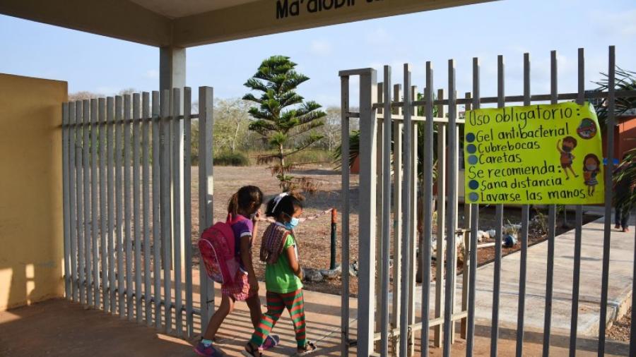 Cierran escuela de Campeche tras contagio de COVID-19 de una maestra 