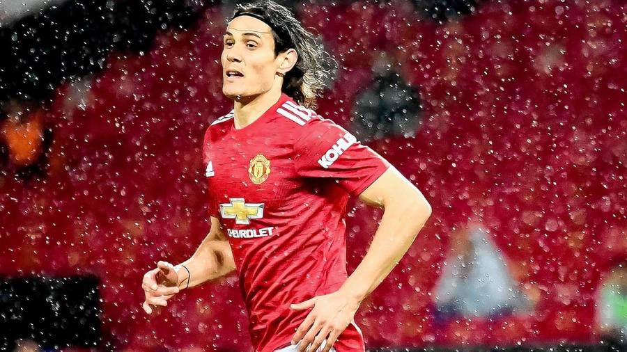 Manchester United considera renovar un año más a Cavani