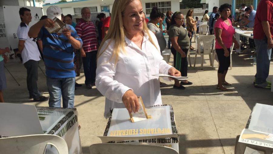 Alma Laura Amparan invita a los ciudadanos a emitir su voto