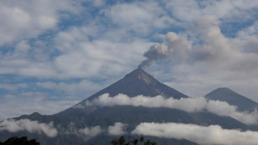 Volcán de Fuego de Guatemala entra en erupción nuevamente