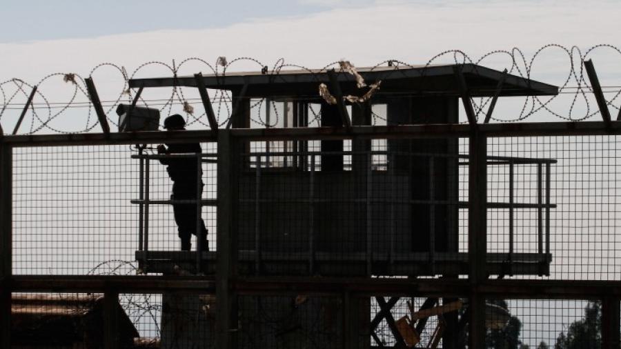 Inician paro 20 mil custodios de cárceles chilenas