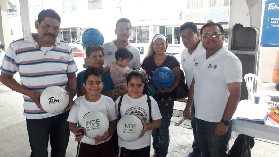 Entrega INDE material deportivo