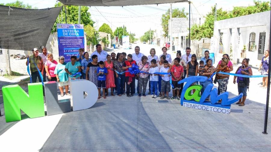 Entrega Alcalde de Nuevo Laredo obra de pavimentaci&oacute;n