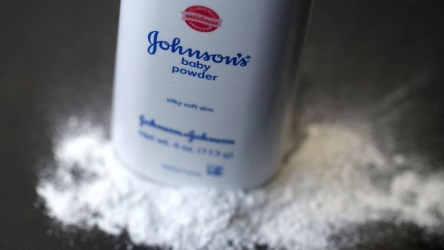 Johnson y Johnson suspende ventas de talco en Estados Unidos 