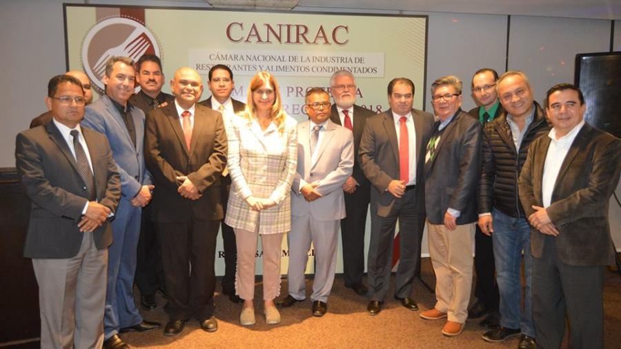 Asiste alcaldesa a cambio de la mesa directiva de CANIRAC